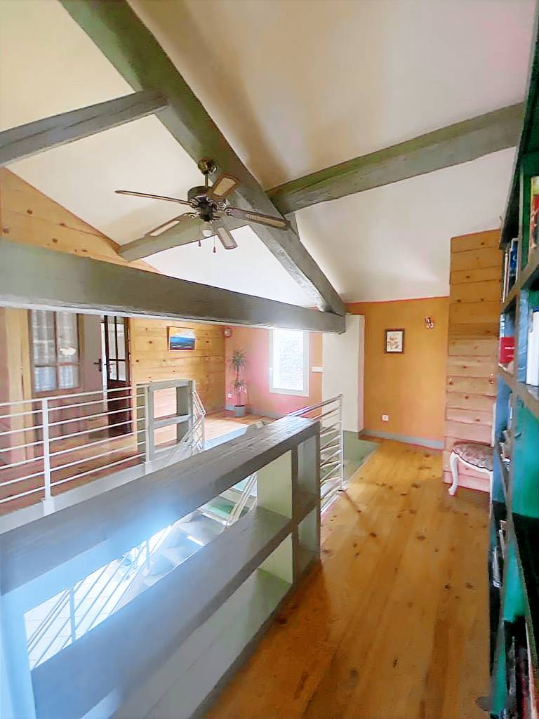 Vacation home with yard, barbecue & private pool | Nature view — photo 5