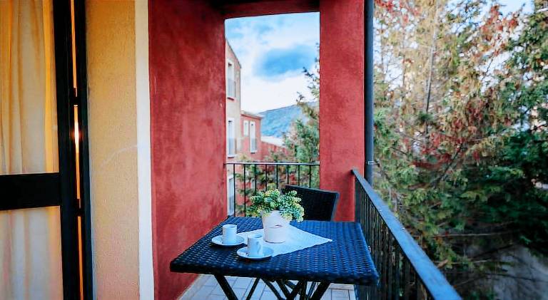 Charming serviced apartment with patio & garden | Pet-friendly — photo 2