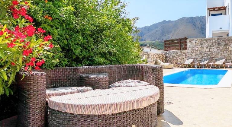 Villa Views with Private Pool & Sea Horizon — photo 2