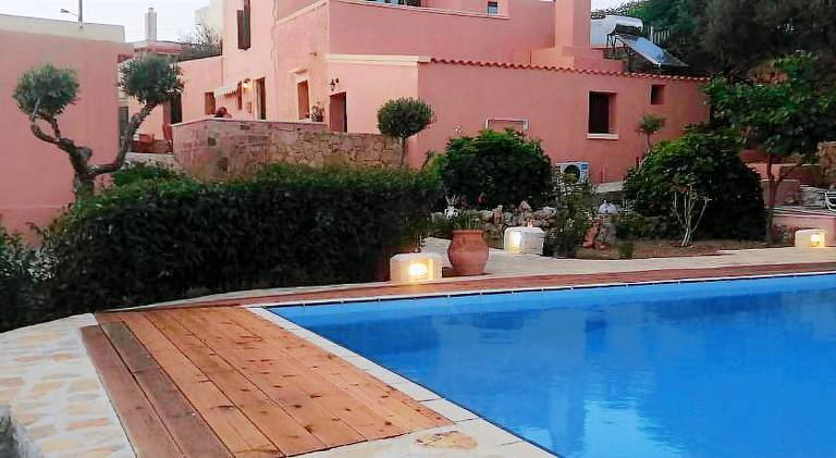Villa with pool in Platanias