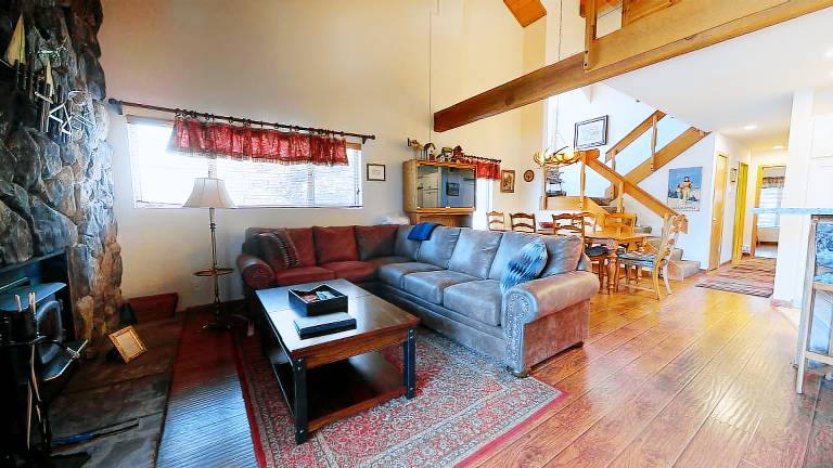 Children-friendly nice condo with hot tub, sauna & patio | Pets allowed in Mammoth Lakes, CA