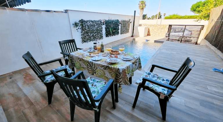 Vacation home with pool — photo 3