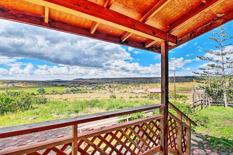 Peaceful Ranch Cabin, 3 Mi to Becker Lake! — photo 2
