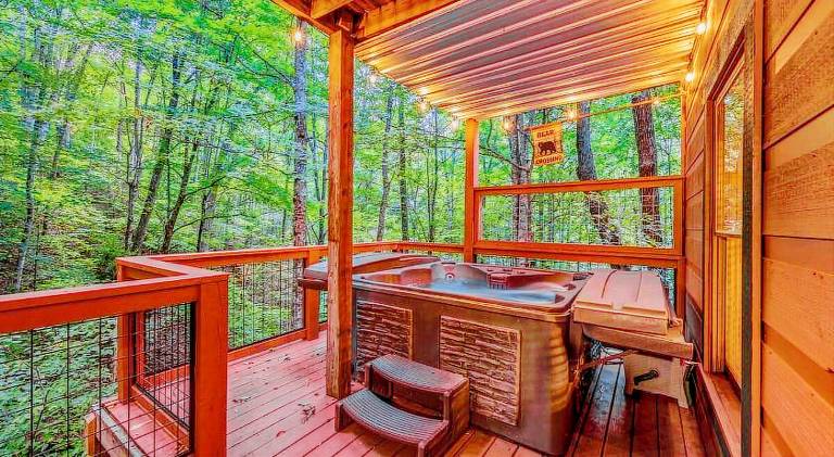 Vacation home with hot tub | Pet-friendly — photo 3