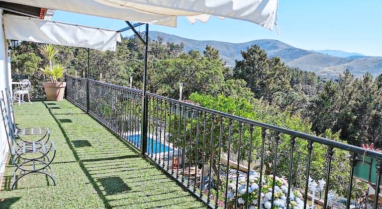 Vacation home with pool & hot tub — photo 3