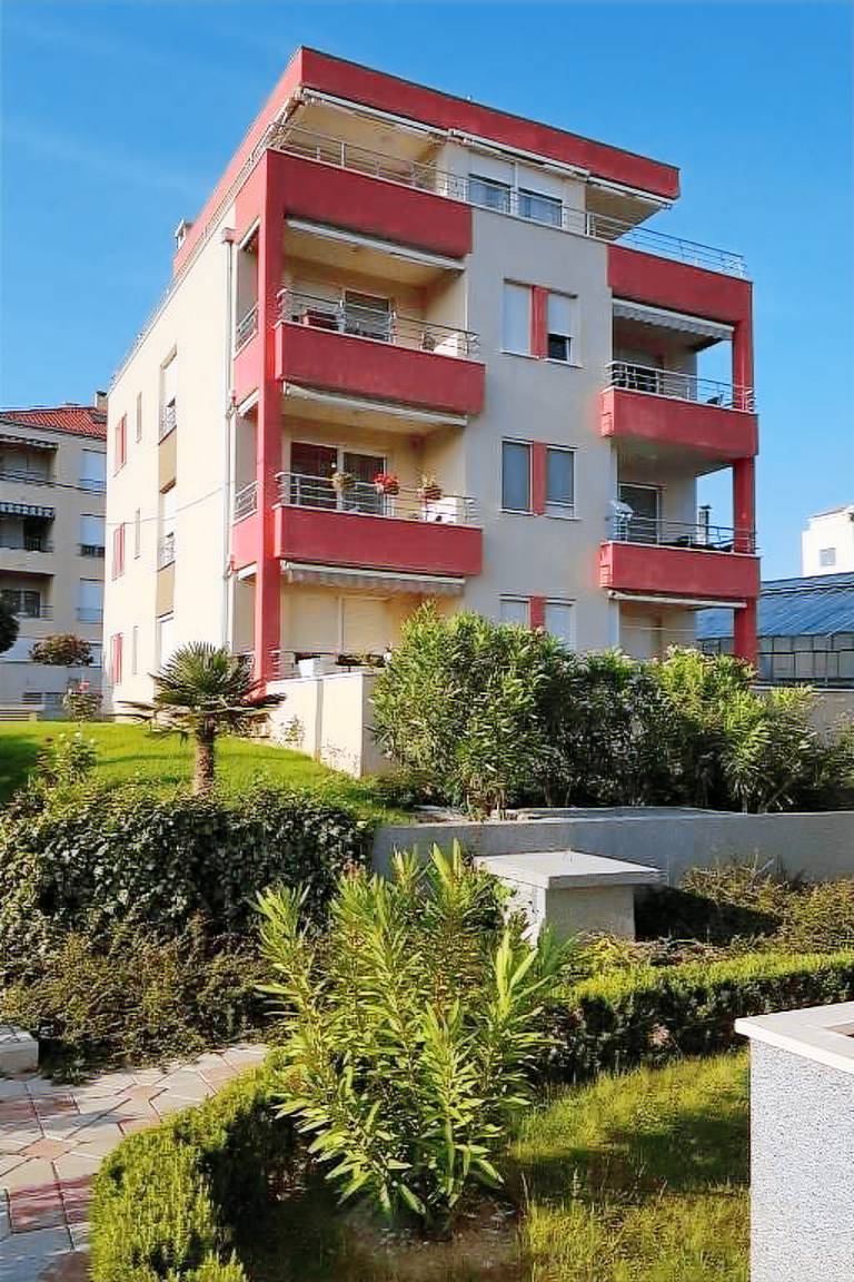 Charming apartment with yard | Pets allowed — photo 2