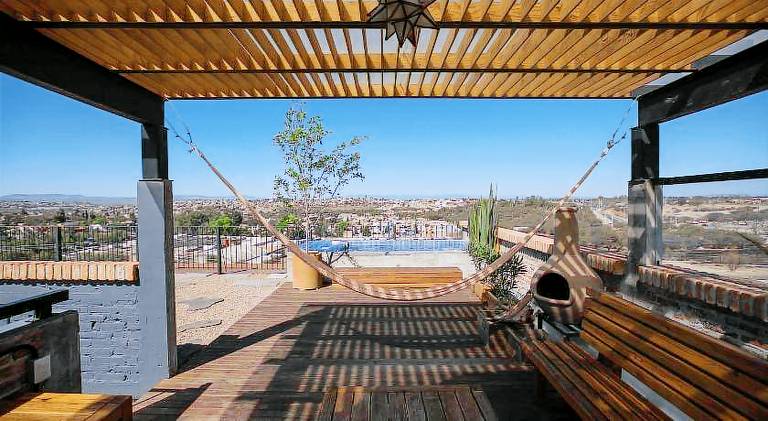 Vacation home with patio, hot tub & BBQ | Good for workation — photo 3