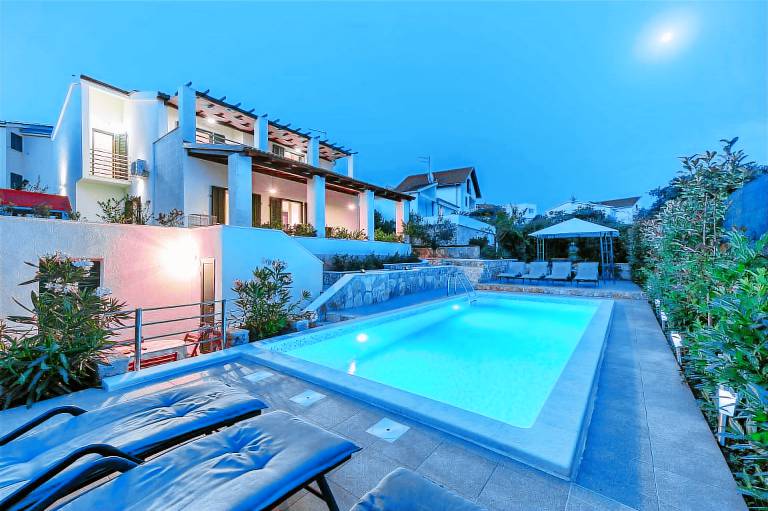 Holiday House Ariana - lovely holiday home with a pool near the beach by MyWaycation — photo 2