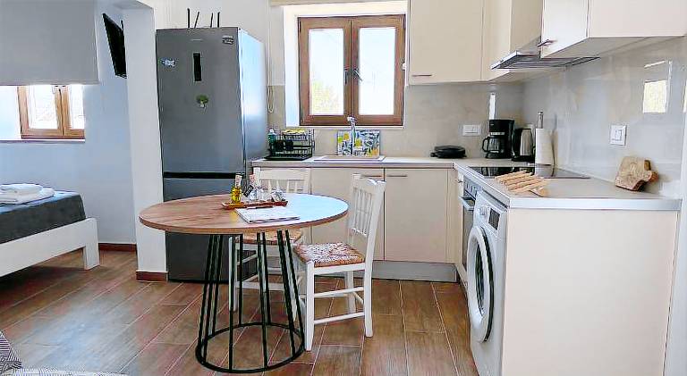 Lovely vacation home with patio | Pet-friendly — photo 4