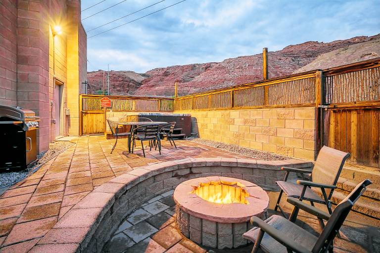 Child-friendly house with BBQ, fast internet & hot tub | City view | Dogs allowed — photo 4