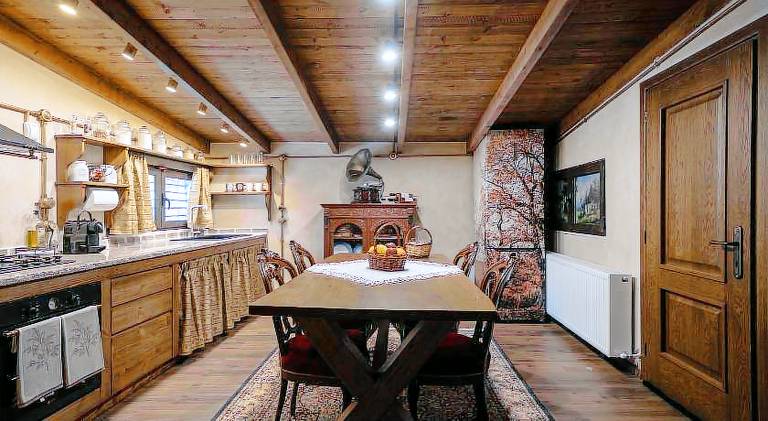 Chalet with barbecue, yard & terrace — photo 3