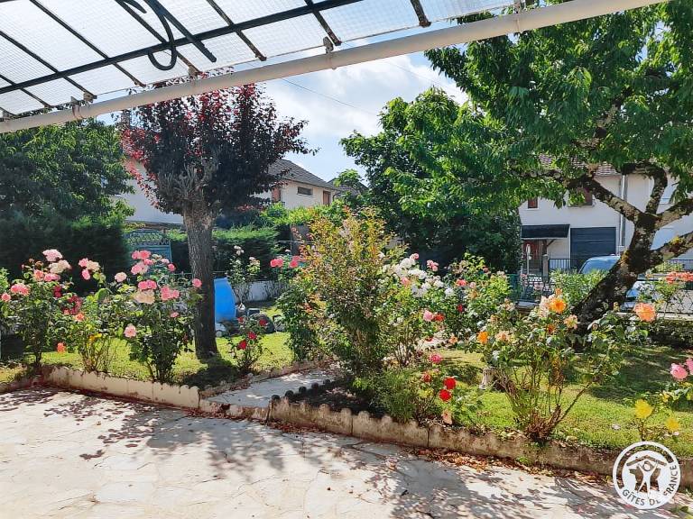 Gite with grill, terrace & garden — photo 4