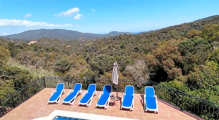 Villa with barbecue, patio & private pool — photo 3