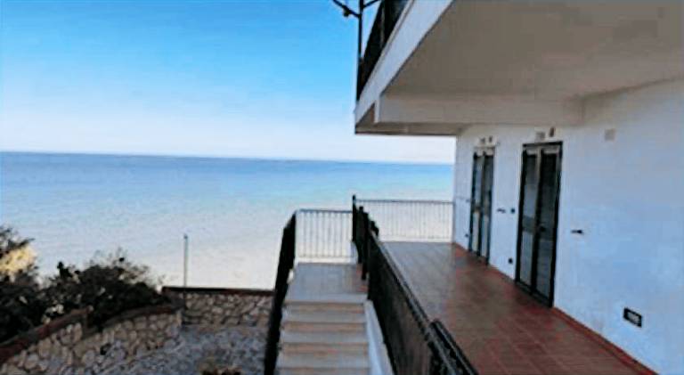 Rental apartment with patio — photo 4