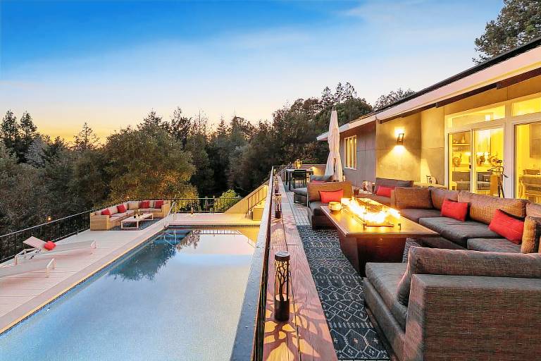 House  Alta Vista Homeowners Association