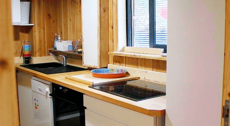 Rental apartment with barbecue, garden & patio — photo 4