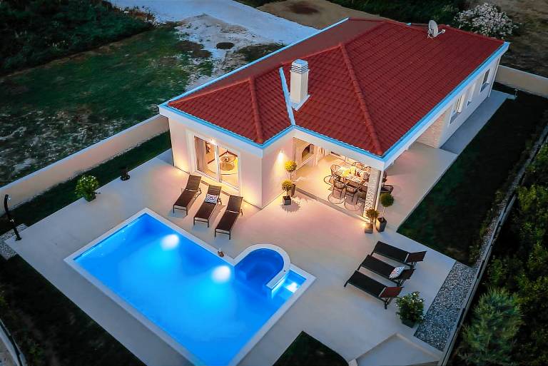Villa with patio, private pool & yard — photo 4