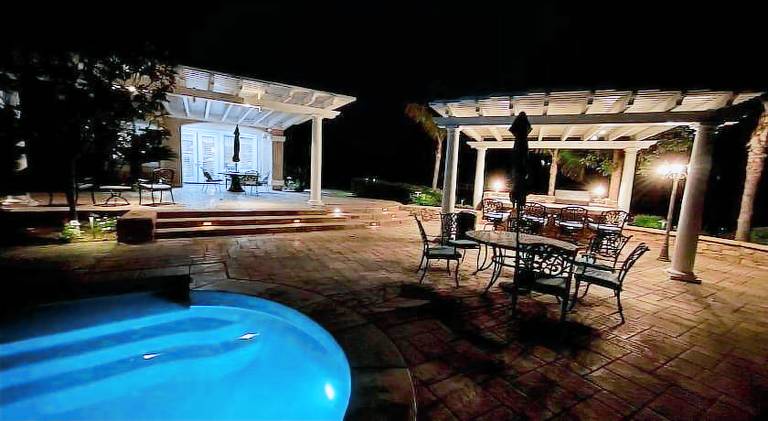 Villa with pool & hot tub — photo 4