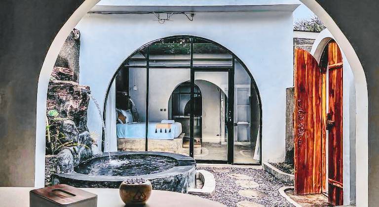 Villa with hot tub, garden & private pool — photo 2