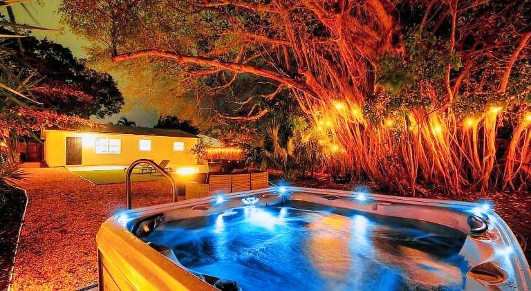 Vacation home with jacuzzi | Pet-friendly — photo 3