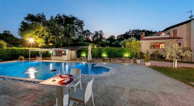La Selva Incantata - Villa con Piscina e Giardino Privato in Avellino