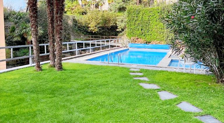 Apartment with private pool, terrace & yard in Locarno