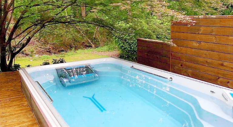 House with private pool, BBQ & hot tub — photo 5