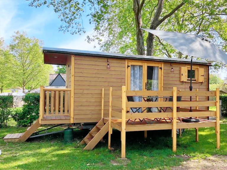 Mobile home with patio — photo 2