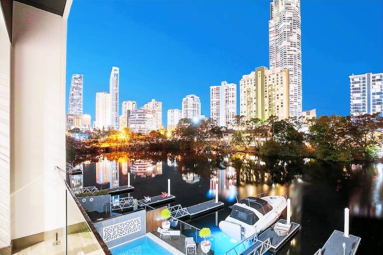 House Surfers Paradise