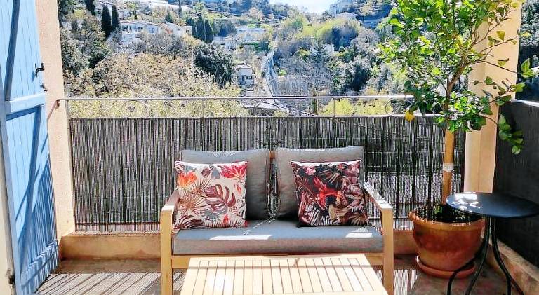 Holiday apartment with 2 rooms for 4 persons in Colomars