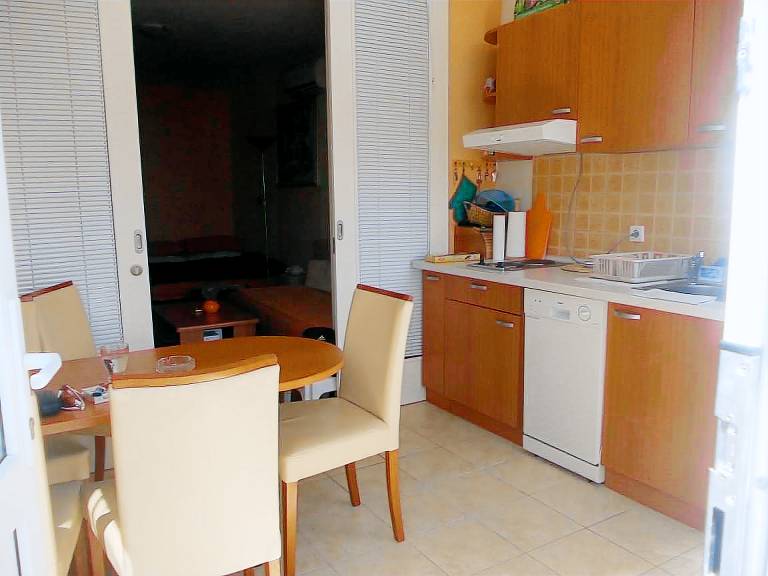 Apartment with yard, grill & patio | Beach nearby | Pets allowed — photo 5