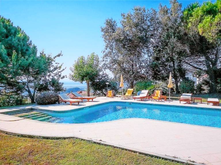Villa with jacuzzi, garden & terrace | Sea view — photo 3