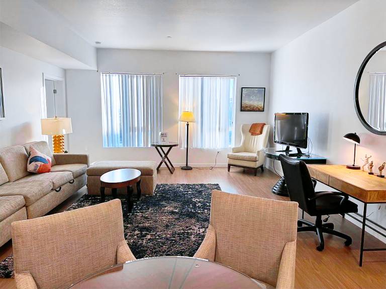 Premier Apts in Vibrant Downtown LA — photo 2