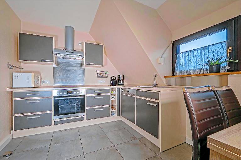 Rental apartment with terrace, barbecue & yard — photo 3