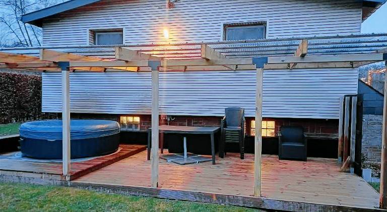 Chalet with jacuzzi in Liege