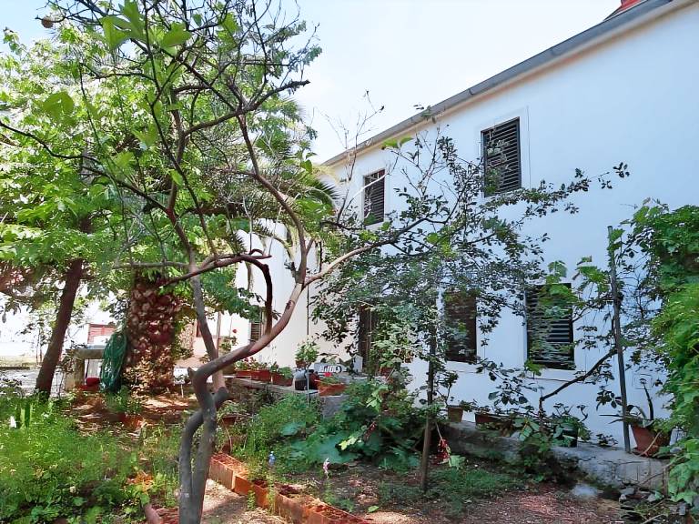 Holiday apartment with terrace and washing machine — photo 4