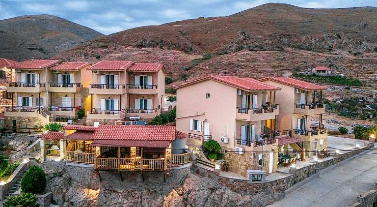 Rental apartment with patio & yard | Beach nearby | Pets allowed in Lemnos
