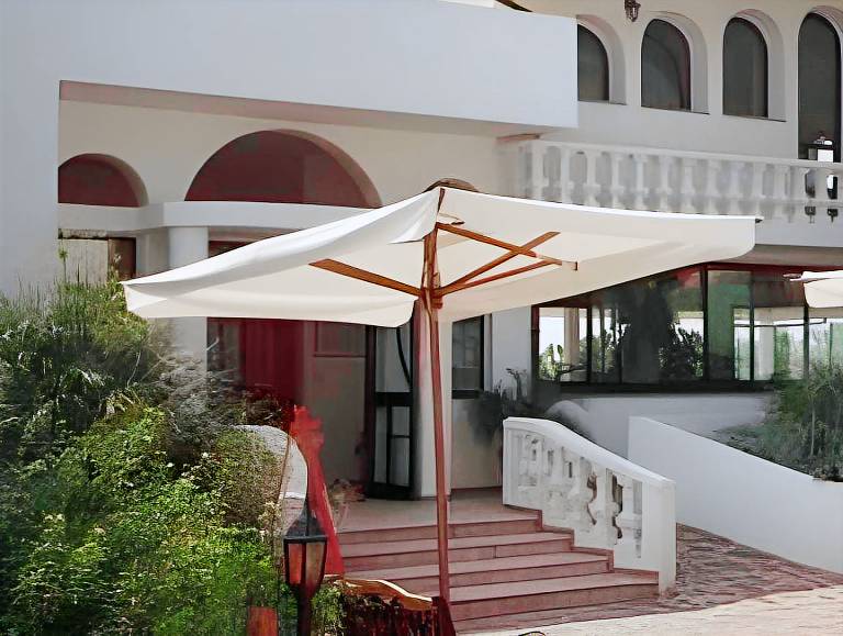 Serviced apartment with yard, patio & pool | Pets are welcome in Ricadi