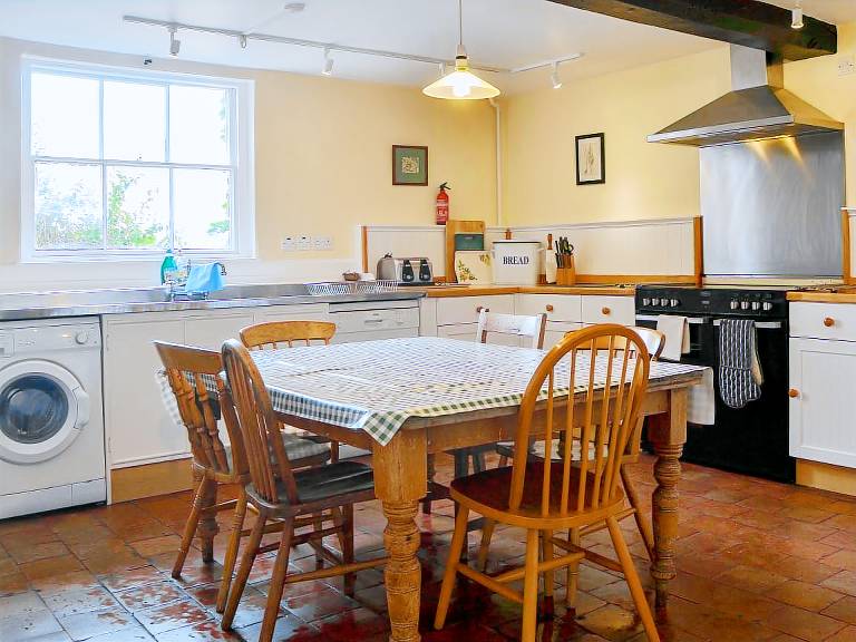 Cottage with BBQ & garden — photo 4