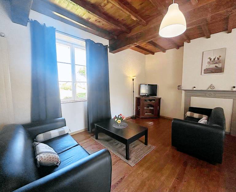 Gite with patio, garden & barbeque | Dogs allowed — photo 2