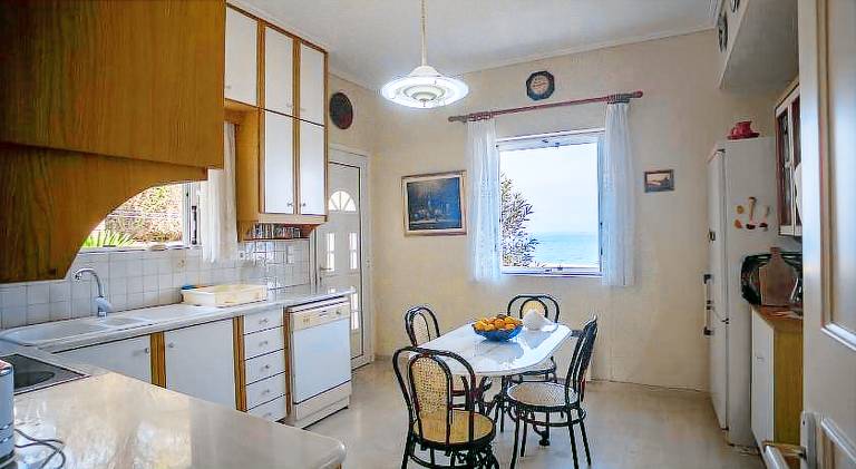 Spacious house with grill, terrace & yard | Close to the beach | Perfect for remote work | Pets allowed — photo 5