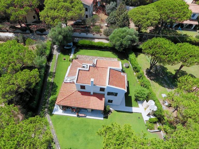 Villa with garden & grill | Garden view — photo 5
