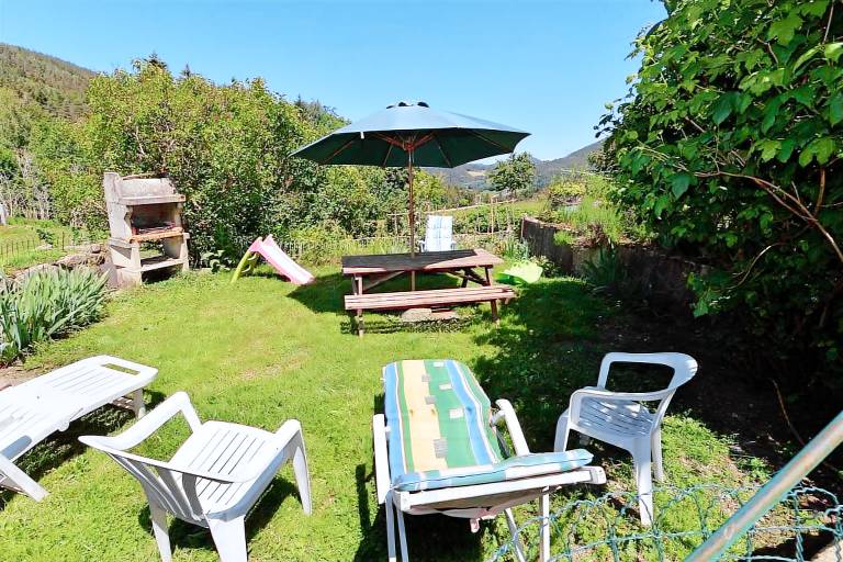 Family-oriented pleasant cottage with garden & grill | Mountain view | Dogs allowed — photo 2