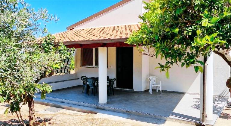 Villa with BBQ, terrace & yard | Pet-friendly — photo 2