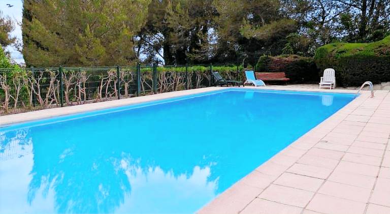 Fully equipped rental apartment with terrace & private pool | Dogs allowed — photo 3