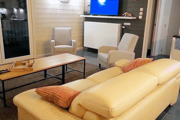 Chalet with yard, terrace & barbecue — photo 4