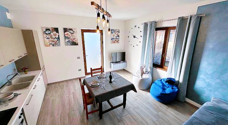 Holiday apartment with yard in Tignale