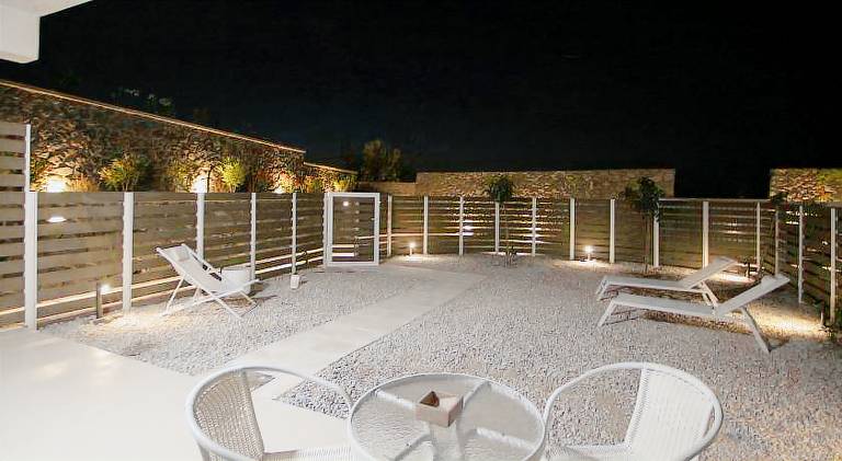 Rental apartment with patio, yard & jacuzzi — photo 3
