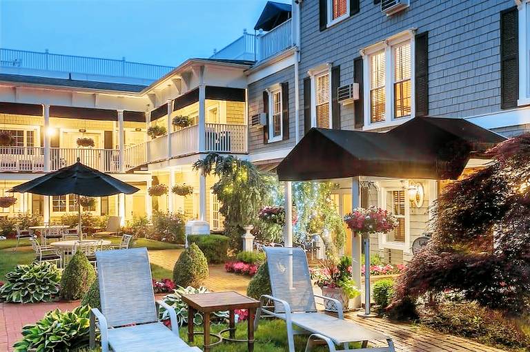 Chateau Inn and Suites