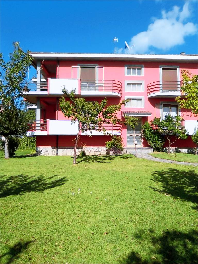 Apartment with grill, patio & garden | Garden view — photo 3